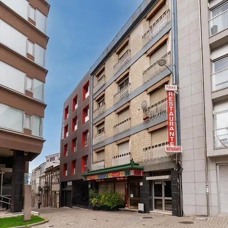Loft With Private Balcony And A Classic Ceiling Apartman