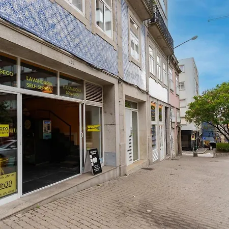 Apartman Loft With Private Balcony And A Classic Ceiling