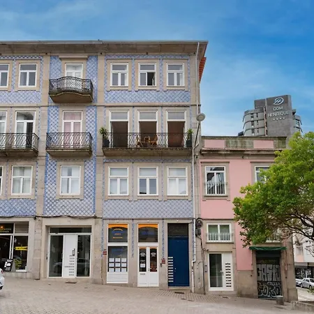 Loft With Private Balcony And A Classic Ceiling