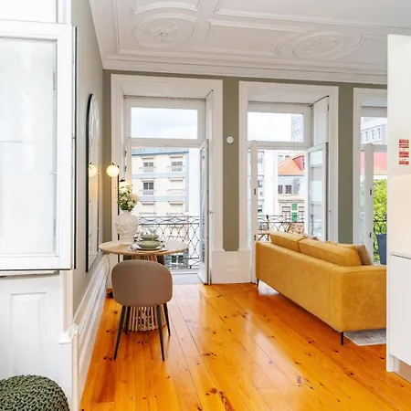 Loft With Private Balcony And A Classic Ceiling Oporto