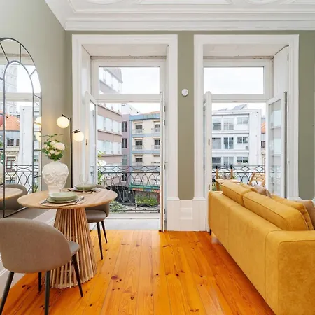 Loft With Private Balcony And A Classic Ceiling Oporto