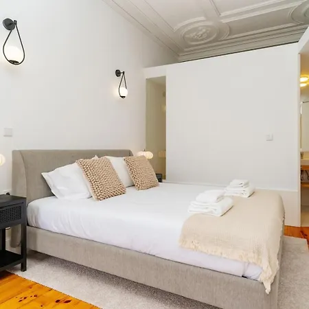 Loft With Private Balcony And A Classic Ceiling Appartamento