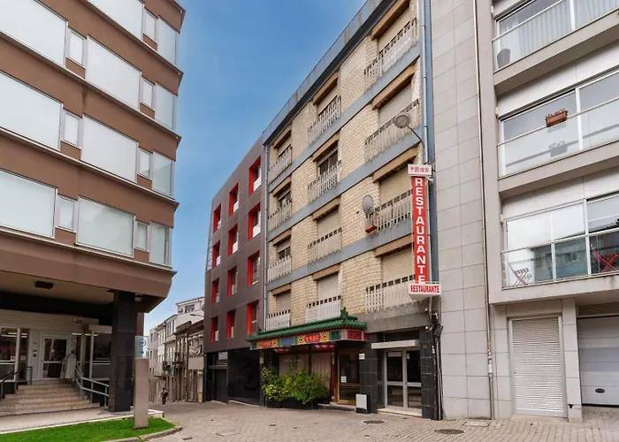 Loft With Private Balcony And A Classic Ceiling Apartman