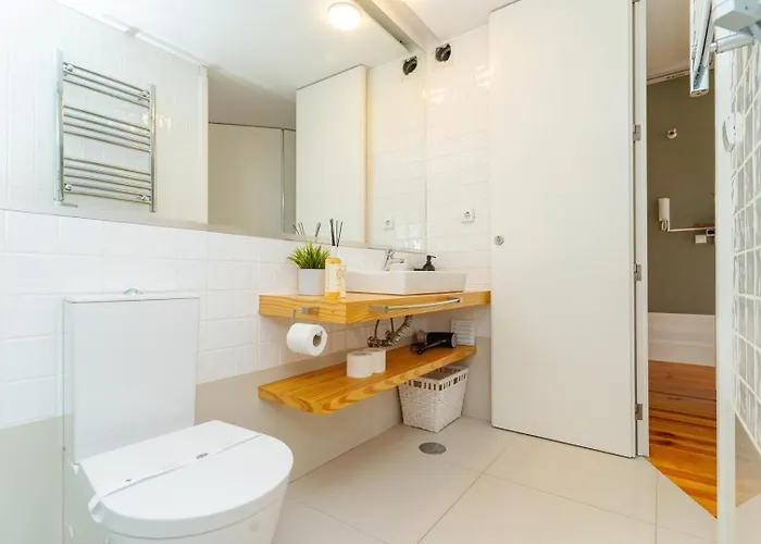 Loft With Private Balcony And A Classic Ceiling Apartman Porto