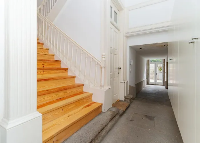 Apartman Loft With Private Balcony And A Classic Ceiling