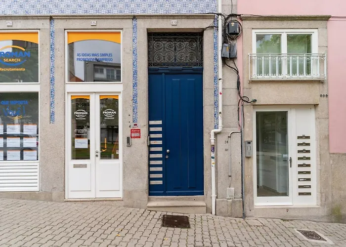 Loft With Private Balcony And A Classic Ceiling Apartman Porto