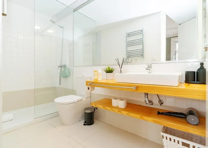 Loft With Private Balcony And A Classic Ceiling Apartman Porto