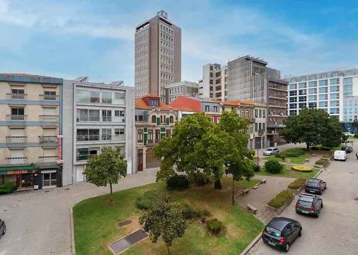 Loft With Private Balcony And A Classic Ceiling *