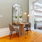 Loft With Private Balcony And A Classic Ceiling 公寓 波尔图