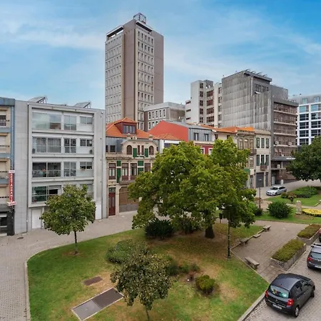 Loft With Private Balcony And A Classic Ceiling *