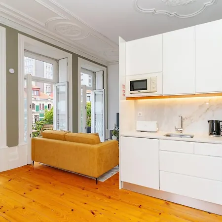 Loft With Private Balcony And A Classic Ceiling *