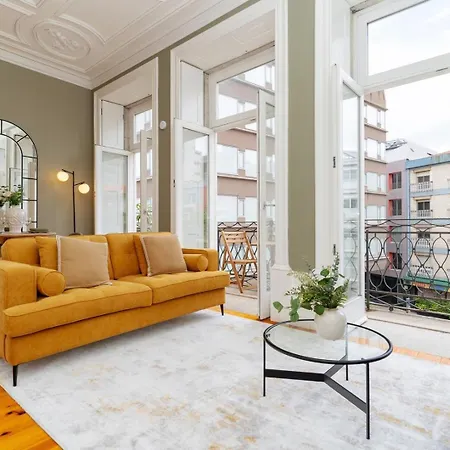 Loft With Private Balcony And A Classic Ceiling * Porto