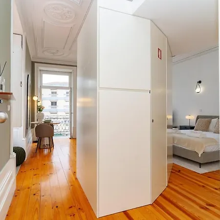 Loft With Private Balcony And A Classic Ceiling * פורטו