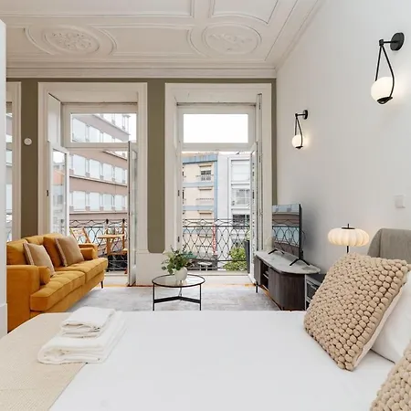 Loft With Private Balcony And A Classic Ceiling 아파트 포르투