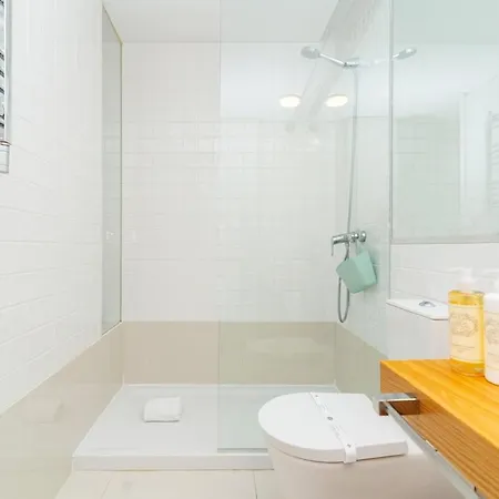 דירה Loft With Private Balcony And A Classic Ceiling *