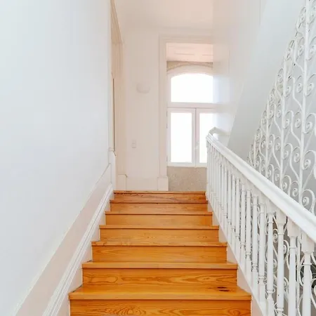 דירה Loft With Private Balcony And A Classic Ceiling *