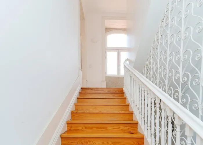 Loft With Private Balcony And A Classic Ceiling *