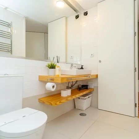 Loft With Private Balcony And A Classic Ceiling Apartament Porto
