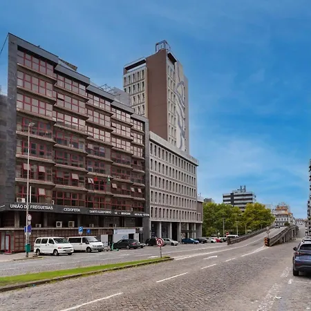 Loft With Private Balcony And A Classic Ceiling *