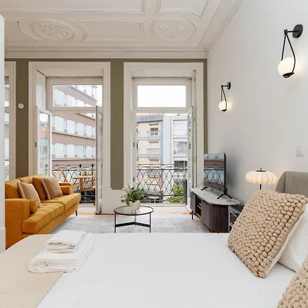 Loft With Private Balcony And A Classic Ceiling Apartament