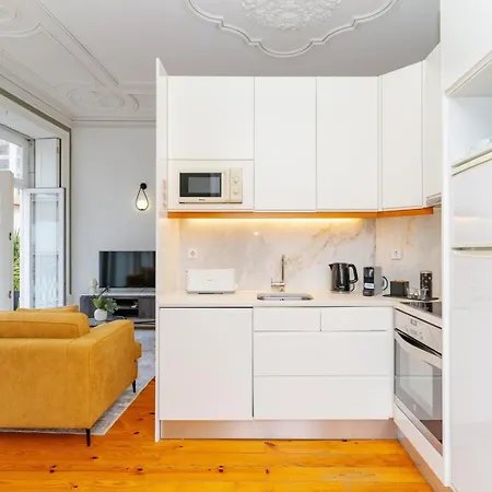 Apartament Loft With Private Balcony And A Classic Ceiling Porto