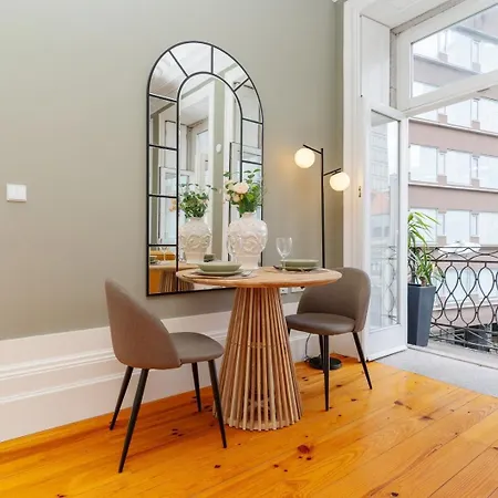 Loft With Private Balcony And A Classic Ceiling Apartament Porto