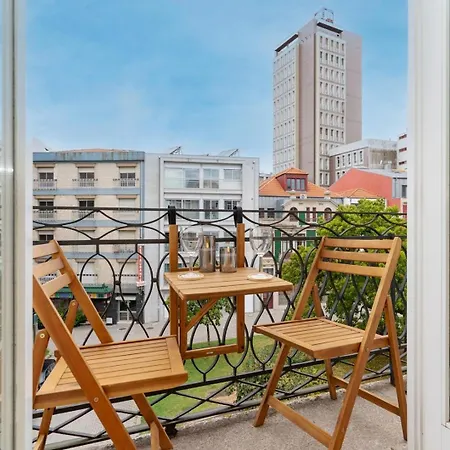 Apartament Loft With Private Balcony And A Classic Ceiling Porto