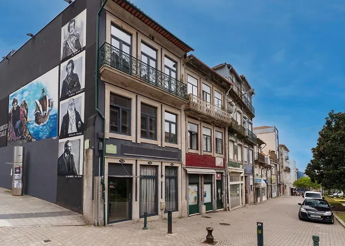 Loft With Private Balcony And A Classic Ceiling * Порту