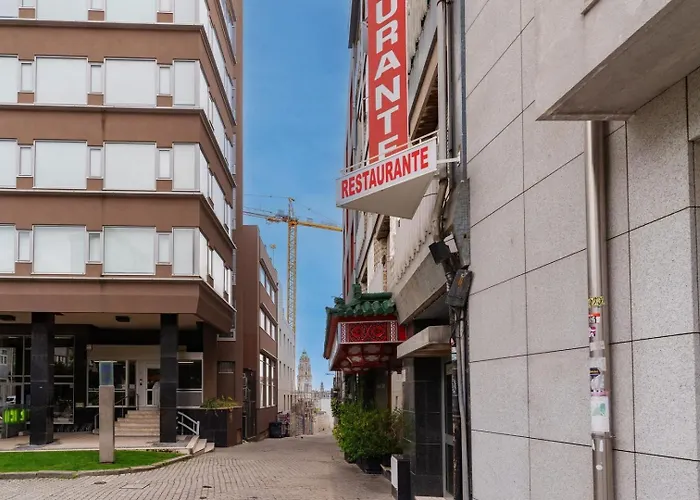 Loft With Private Balcony And A Classic Ceiling Апартаменты *