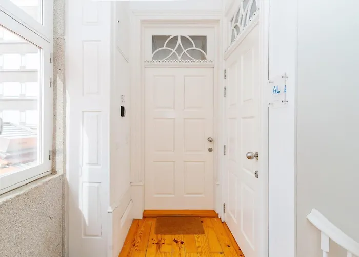 Апартаменты Loft With Private Balcony And A Classic Ceiling *