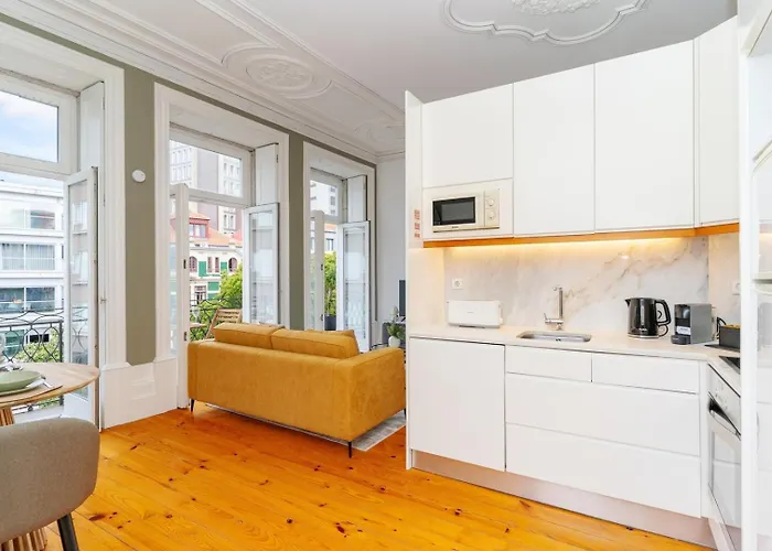 Loft With Private Balcony And A Classic Ceiling *